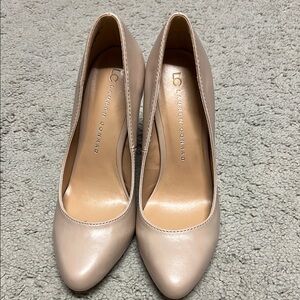 LC Lauren Conrad Cream Heels with Patent Finish